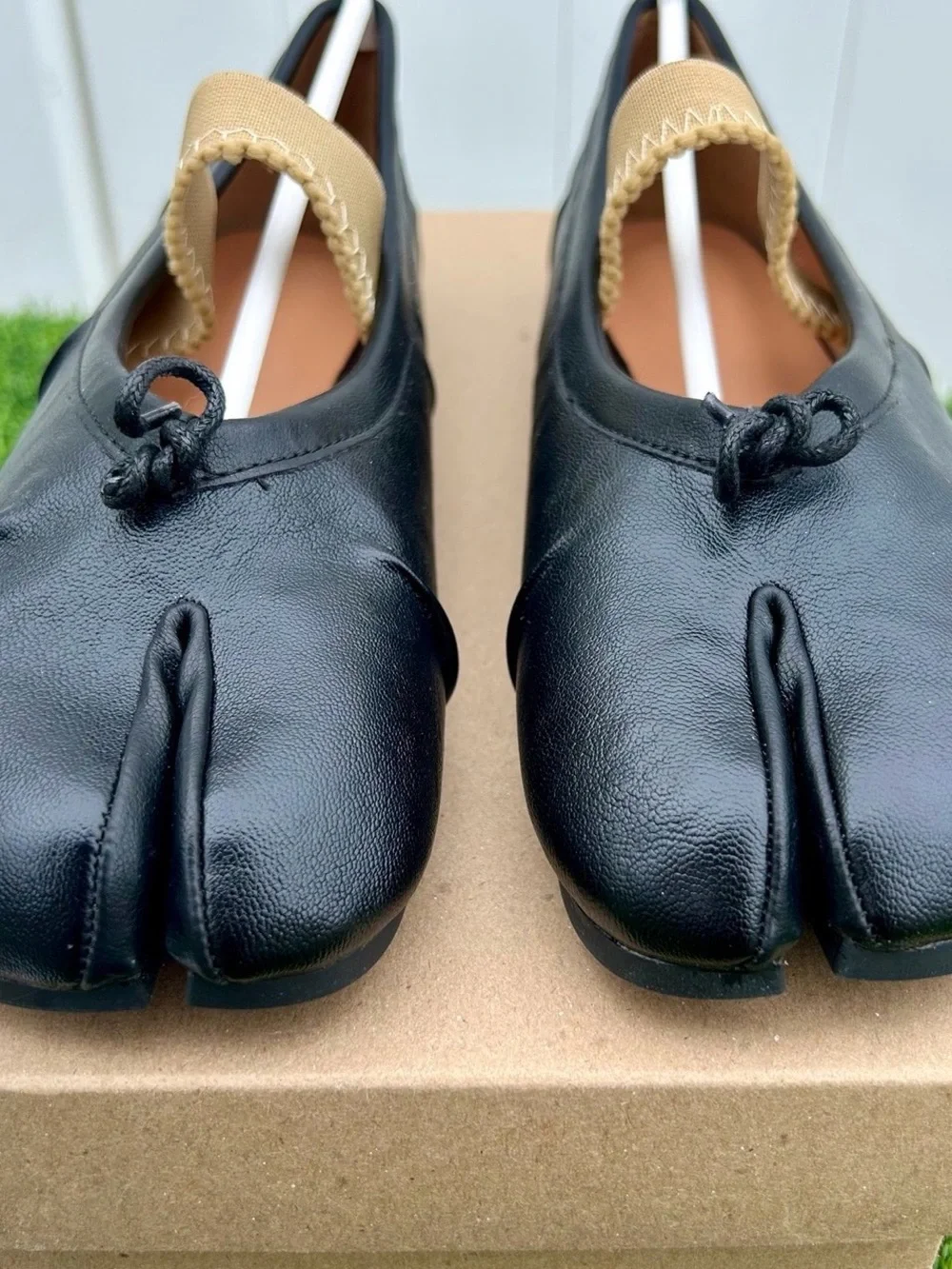 TABI STYLE SHOES BLACK SPLIT-TOE BALLET FLATS W/STRAP UNBRANDED COMFY SZ 39 NEW